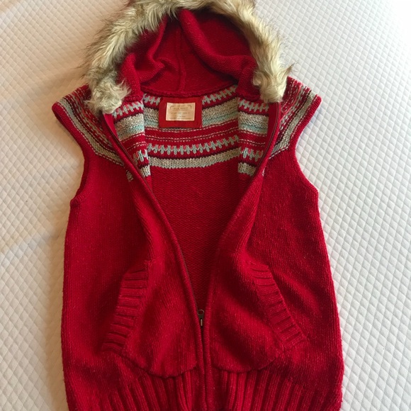 Old Navy sleeveless hoodie - Picture 2 of 3